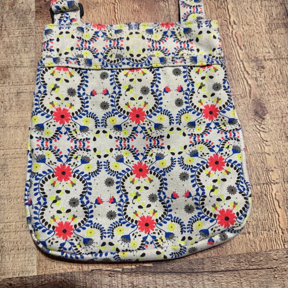 KAVU Women's Cream Floral Pattern Crossbody Bag Adjustable Strap - Picture 4 of 5